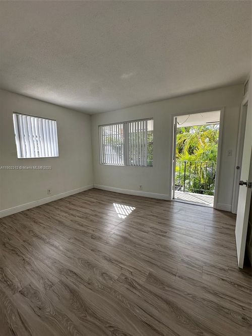 apt-10-515 Se 9th St, Fort Lauderdale, FL, 33316-1198 | Card Image