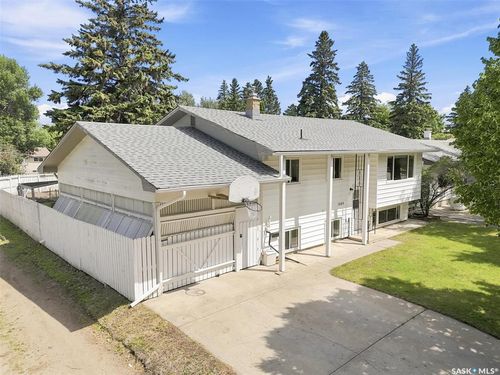 1009 East Ctr, Saskatoon, SK, S7J3A2 | Card Image