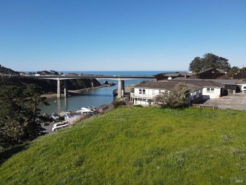 300 N Harbor Dr, Fort Bragg, CA, 95437-5528 | Card Image