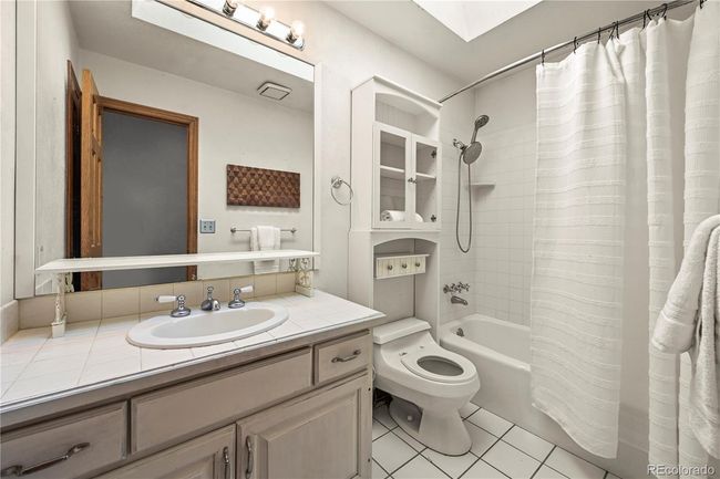 Main floor bathroom | Image 21