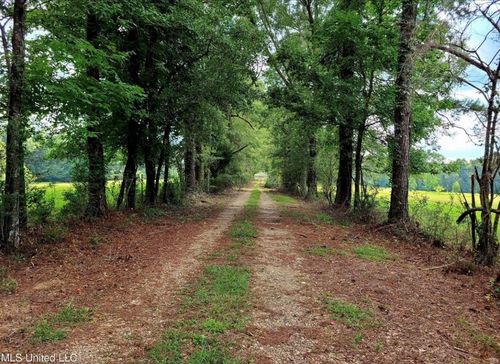 809 Osborn Moody Rd, Poplarville, MS, 39470-6037 | Card Image