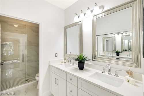 apt-202-675 Wiggins Lake Dr, NAPLES, FL, 34110-6058 | Card Image