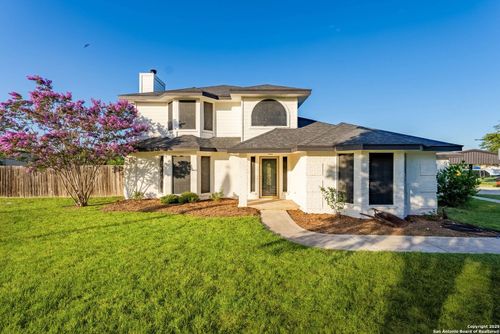 123 Country Gdns, La Vernia, TX, 78121-9541 | Card Image