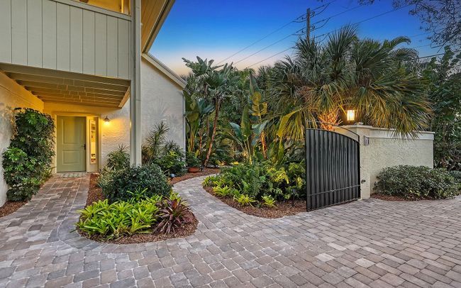 8835 Midnight Pass Road, House other with 3 bedrooms, 4 bathrooms and null parking in Sarasota FL | Image 6