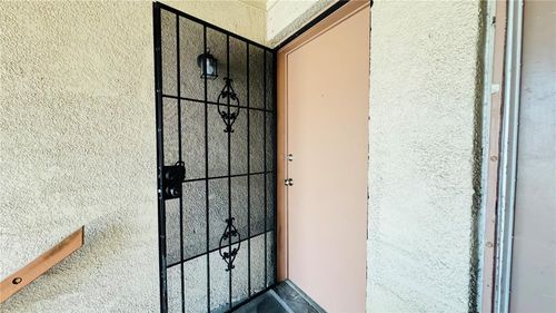 62-305 E Wellington Ct, TAMPA, FL, 33604-1520 | Card Image