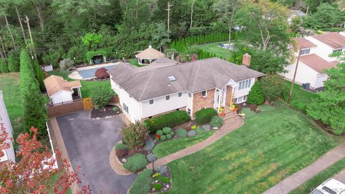 74 Lauren Ave, Dix Hills, NY, 11746-6630 | Card Image