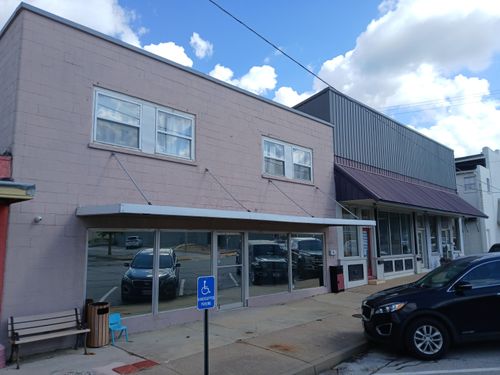 17 W Locust St, Aurora, MO, 65605-1414 | Card Image