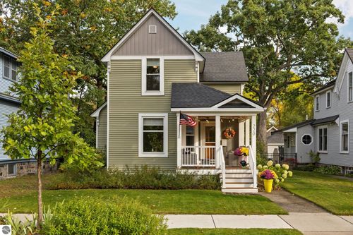 220 W 10th St, Traverse City, MI, 49684-3131 | Card Image