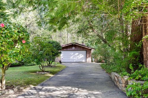 780 Helvetia Cres, Victoria, BC, V8Y1M2 | Card Image