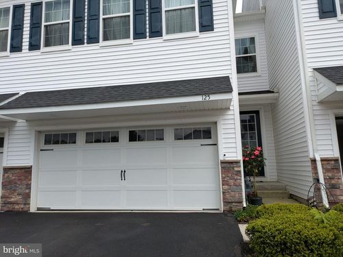 125 Knock Hill Dr, ROYERSFORD, PA, 19468-3493 | Card Image