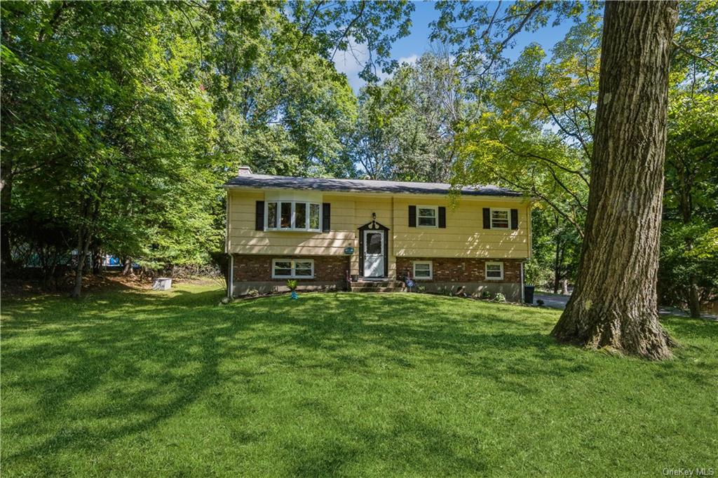 Twin Lakes Dr, Airmont, NY 10952