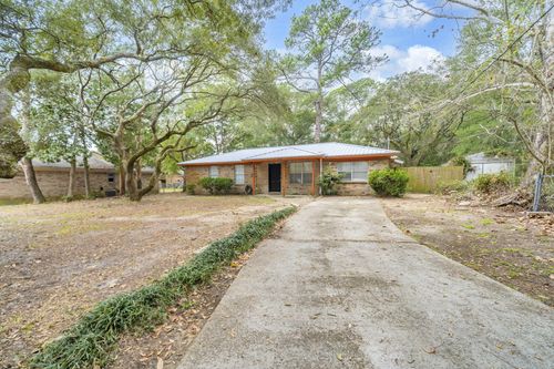 1020 Pinetree Rd, Mary Esther, FL, 32569-2228 | Card Image