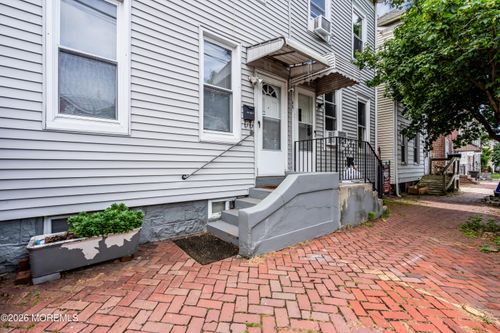 661 2nd St, TRENTON, NJ, 08611-3301 | Card Image