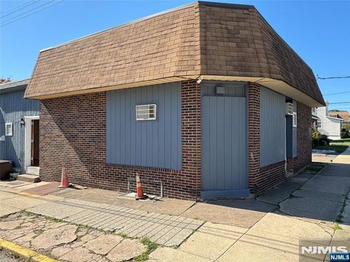 654 Milton Ave, Lyndhurst, NJ, 07071-1612 | Card Image