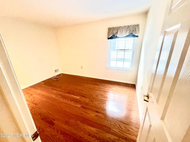 GLEAMING WOOD FLOORS IN SECONDARY BEDROOM | Image 20