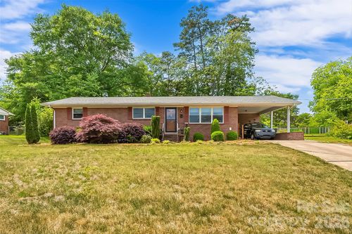 1573 11th St Nw, Hickory, NC, 28601-2217 | Card Image