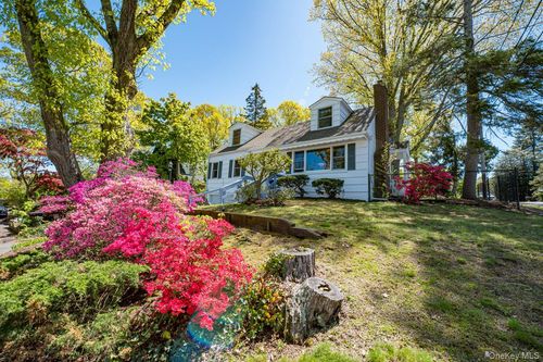 10 Mckenzie St, Huntington, NY, 11743-6730 | Card Image