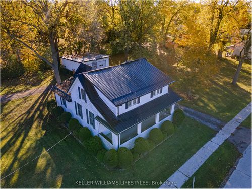 136 Queen St, Ailsa Craig, ON, N0M1A0 | Card Image