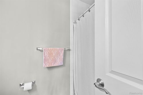 22200 Abbey Ln, Dearborn, MI, 48124-2242 | Card Image