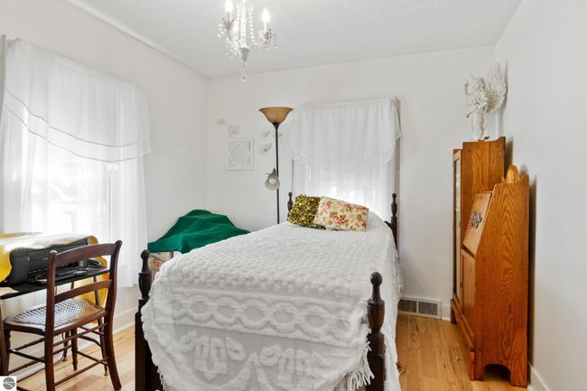1037 E State St, House other with 2 bedrooms, 1 bathrooms and null parking in Traverse City MI | Image 14