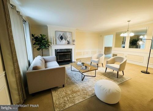 20-124 Eaglesmere Cir, East Stroudsburg, PA, 18301-3173 | Card Image