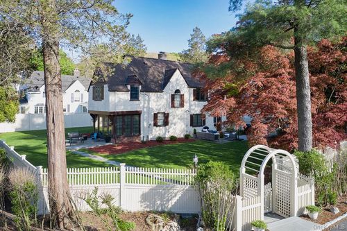 4 Glenwolde Park, Tarrytown, NY, 10591-6103 | Card Image