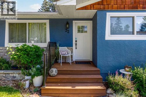 32 Sinclair Cres Sw, Calgary, AB, T2W0L7 | Card Image