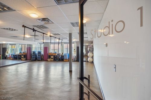 10 E Willow St, Millburn, NJ, 07041-1417 | Card Image