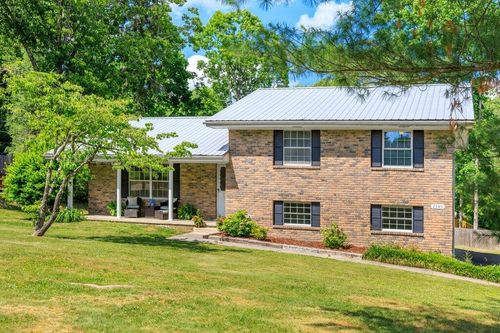 2505 Dowler Cir, Signal Mountain, TN, 37377-1010 | Card Image