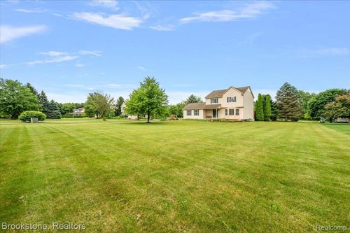 10033 Andersonville Rd, Clarkston, MI, 48346-1713 | Card Image