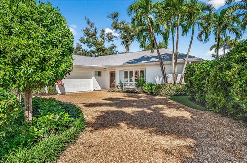 555 Honeysuckle Ln, Vero Beach, FL, 32963-1810 | Card Image