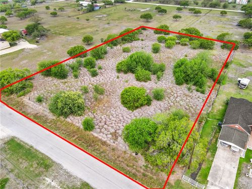133 Davis Ln, Robstown, TX, 78380 | Card Image
