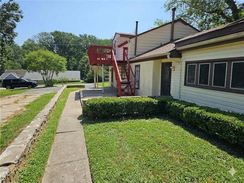 808 Emery St, Independence, MO, 64050-2929 | Card Image