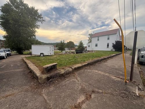 306 Maple Ave, New Martinsville, WV, 25155 | Card Image