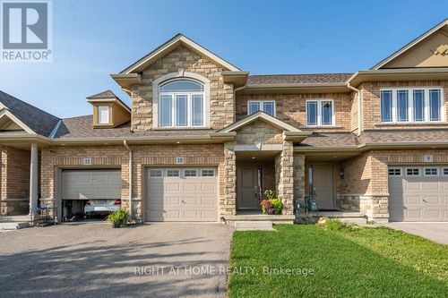 10 Cittadella Boulevard, Hamilton (Stoney Creek), ON, L8J3H5 | Card Image
