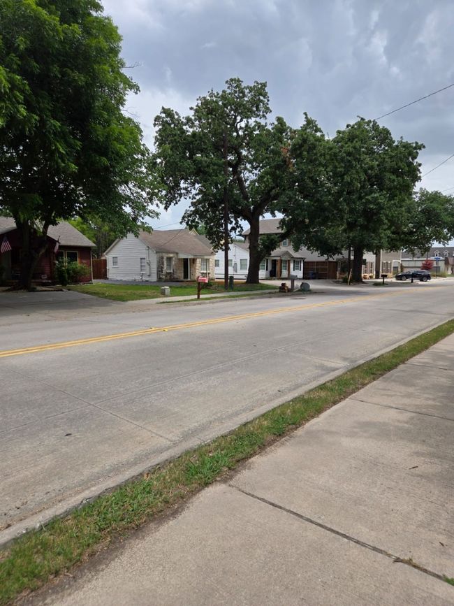 Right at Old Town With Thriving Business Neighbors | Image 15