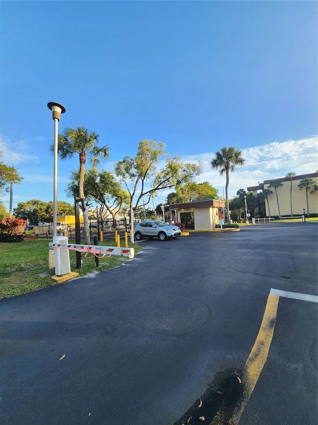 APT-211 - 3341 Nw 47 Th Ter, Condo with 1 bedrooms, 2 bathrooms and null parking in Lauderdale Lakes FL | Image 45