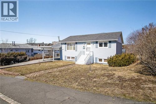 15 Balfour St, Saint John, NB, E2K3B1 | Card Image