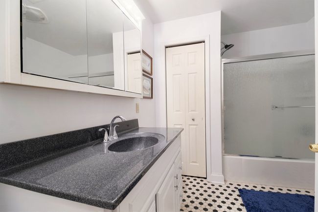 Lower level full bath | Image 20