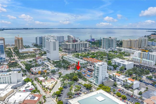 APT-1 - 200 Cocoanut Ave, Condo with 2 bedrooms, 3 bathrooms and null parking in SARASOTA FL | Image 44