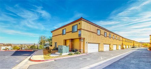 4915 E Russell Rd, Las Vegas, NV, 89120-2328 | Card Image