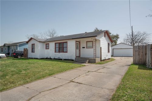 909 Rosedale Dr, Corpus Christi, TX, 78411-2513 | Card Image