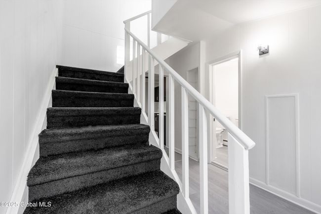 556 Clarendon St, House other with 2 bedrooms, 1 bathrooms and 2 parking in Schenectady NY | Image 14