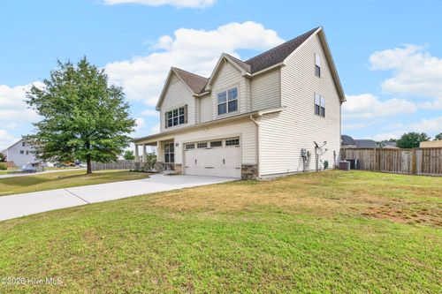 221 River Winding Rd, Jacksonville, NC, 28540-8065 | Card Image