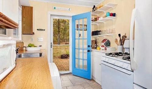 2570 Bray Ave, Laurel, NY, 11948-1662 | Card Image