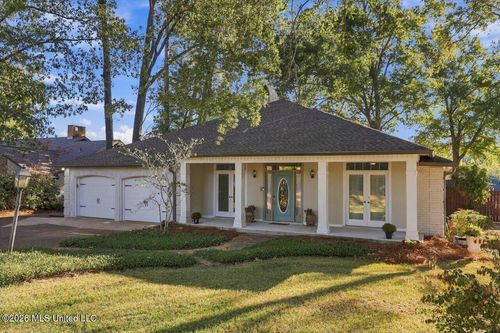 704 Forest Point Dr, Brandon, MS, 39047-6220 | Card Image