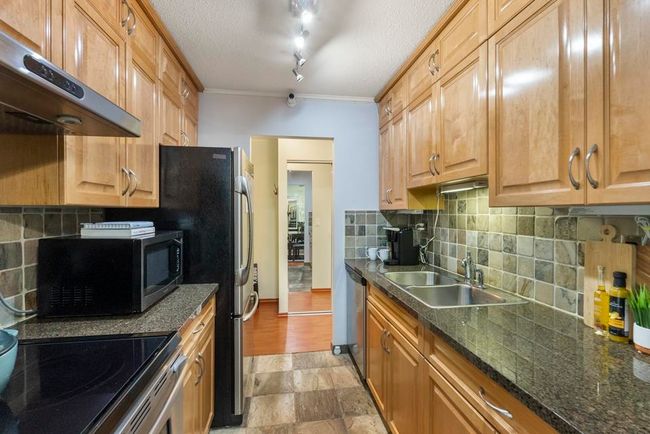802 - 620 7th Ave, Condo with 2 bedrooms, 2 bathrooms and 1 parking in New Westminster BC | Image 8