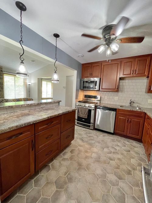 9809 Cimarron Trl, Minnetonka, MN, 55305-3150 | Card Image