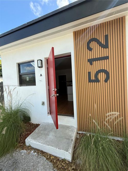 b-512 Nw 2nd Ave, Hallandale Beach, FL, 33009-3306 | Card Image