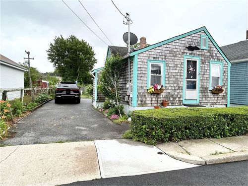 302 State St, Bristol, RI, 02809-3631 | Card Image
